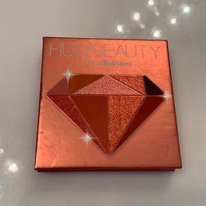 HUDA BEAUTY topaz obsessions eyeshadow palette